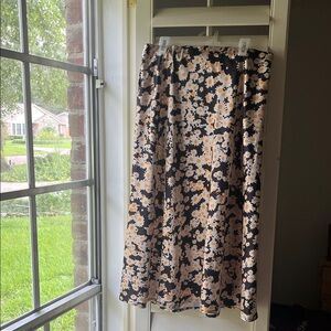4/$25 SALE MEDIUM MIDI Satin Black Floral Daisy Skirt with Stretchy Waistband